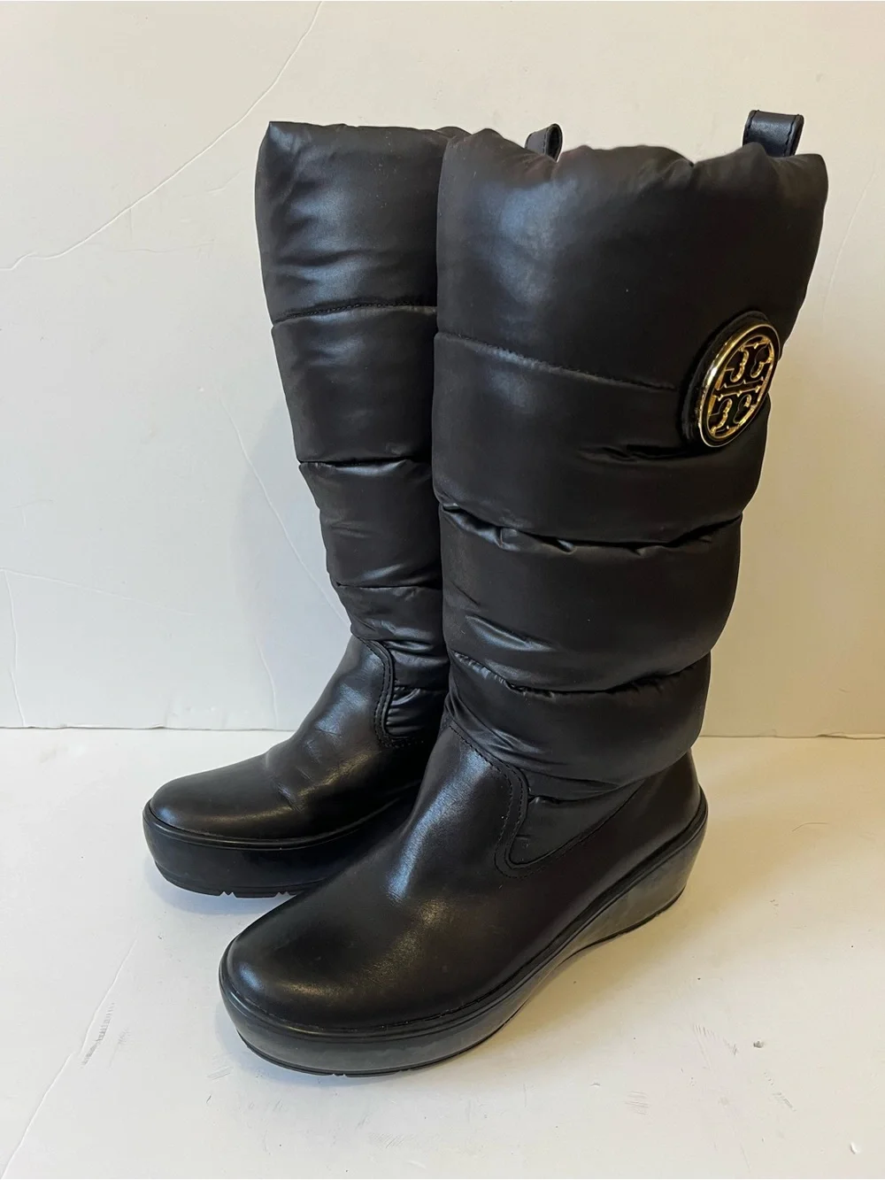 Tory Burch Black Quilted Wedge Puffer Knee Boots with Logo Medallion size 7 - Picture 8 of 8